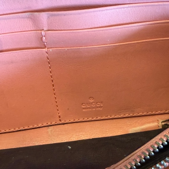 Gucci Raspberry Embossed Leather Wallet - Picture 5 of 6